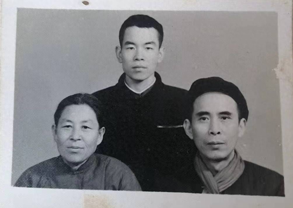 四川自贡陈氏家族：32字家规最重“诚实做人，踏实做事”｜天府好家规(图5)