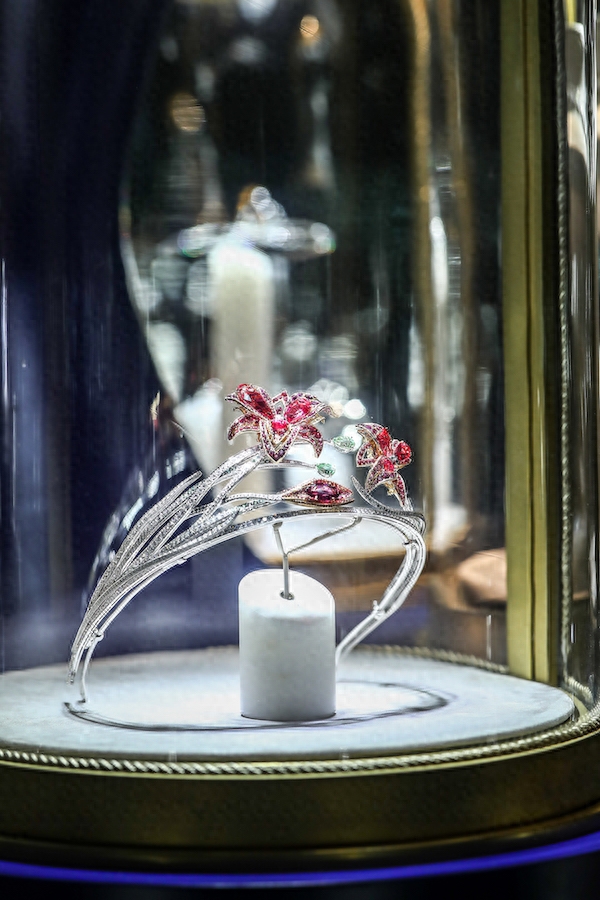 有一种珠宝的光彩，叫做生如夏花之绚烂(图8)