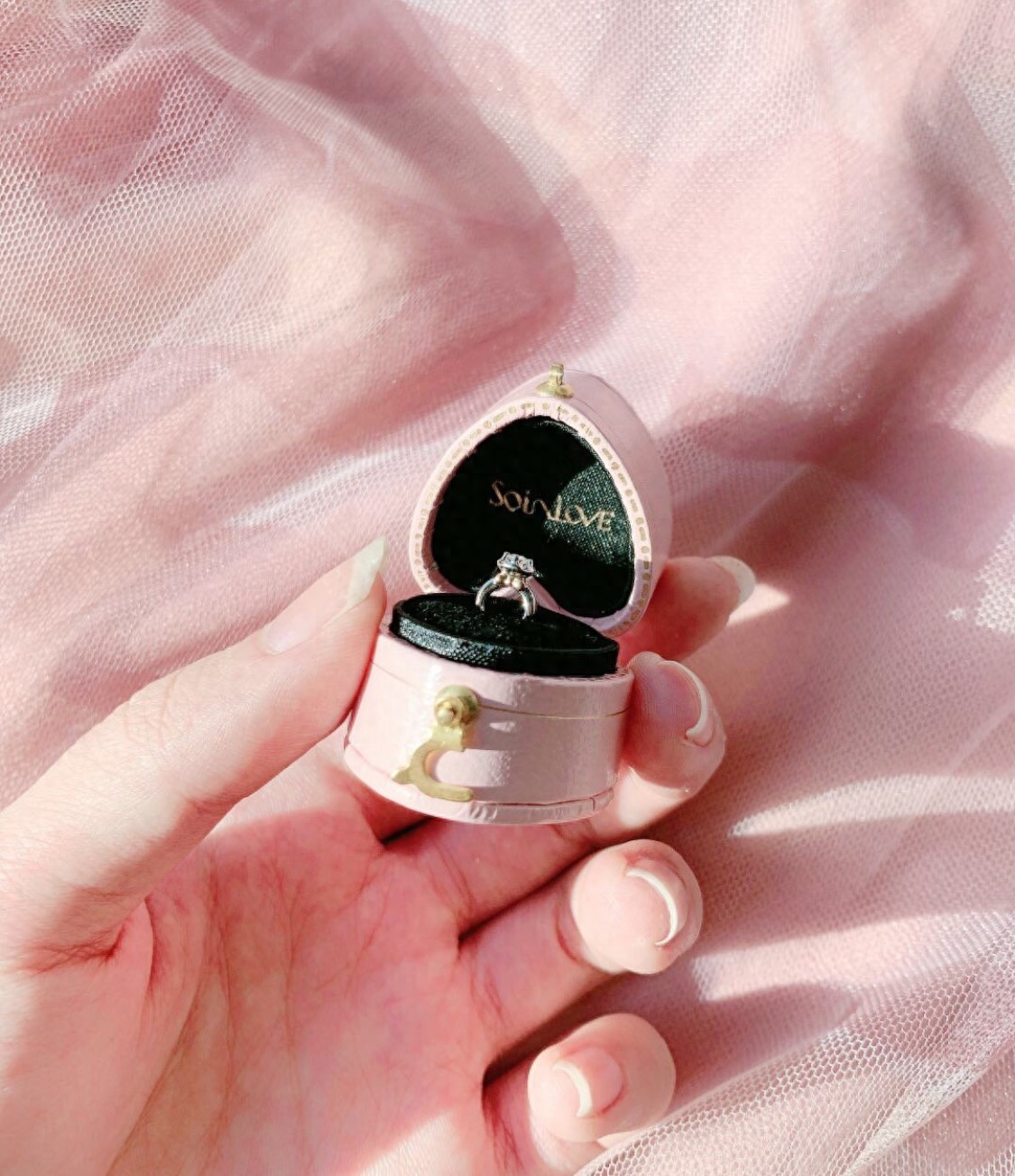 七夕选礼丨从怦然心动到执手相依，唯有你与珠宝不可辜负(图5)