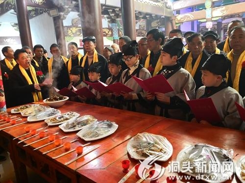 黄氏家族祭祖：传承家族文化 弘扬忠孝美德(图2)