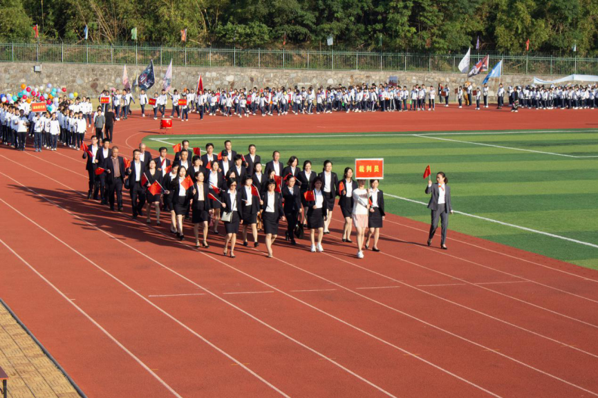 少年鲜衣怒马,生命御风而行——龙海一中第60届田径运动会暨第九届“环球杯”体育文化节开幕式隆重举行(图11) 少年鲜衣怒马,生命御风而行——龙海一中第60届田径运动会暨第九届“环球杯”体育文化节开幕式隆重举行(图11)