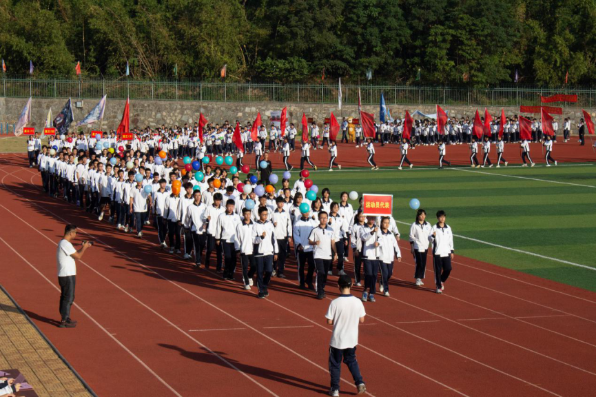 少年鲜衣怒马,生命御风而行——龙海一中第60届田径运动会暨第九届“环球杯”体育文化节开幕式隆重举行(图13) 少年鲜衣怒马,生命御风而行——龙海一中第60届田径运动会暨第九届“环球杯”体育文化节开幕式隆重举行(图13)