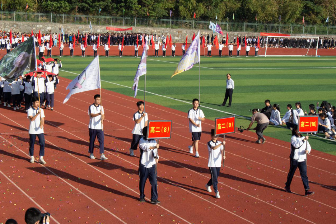 少年鲜衣怒马,生命御风而行——龙海一中第60届田径运动会暨第九届“环球杯”体育文化节开幕式隆重举行(图22) 少年鲜衣怒马,生命御风而行——龙海一中第60届田径运动会暨第九届“环球杯”体育文化节开幕式隆重举行(图22)