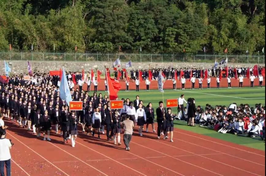 少年鲜衣怒马,生命御风而行——龙海一中第60届田径运动会暨第九届“环球杯”体育文化节开幕式隆重举行(图27) 少年鲜衣怒马,生命御风而行——龙海一中第60届田径运动会暨第九届“环球杯”体育文化节开幕式隆重举行(图27)