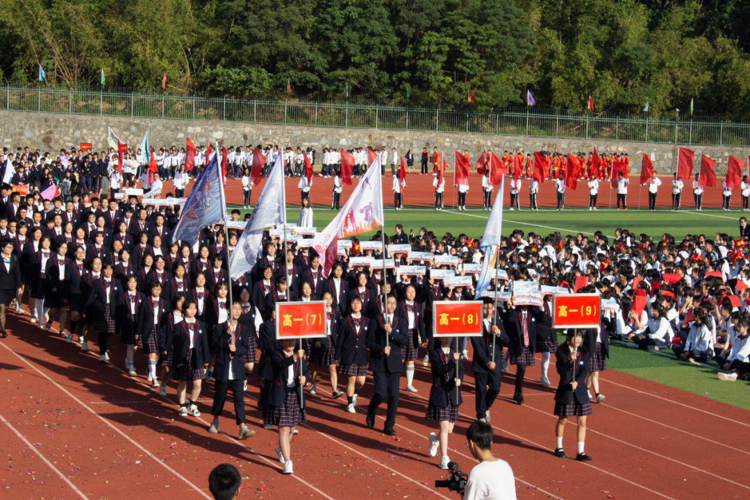 少年鲜衣怒马,生命御风而行——龙海一中第60届田径运动会暨第九届“环球杯”体育文化节开幕式隆重举行(图28) 少年鲜衣怒马,生命御风而行——龙海一中第60届田径运动会暨第九届“环球杯”体育文化节开幕式隆重举行(图28)