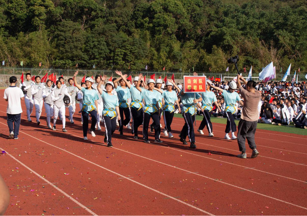 少年鲜衣怒马,生命御风而行——龙海一中第60届田径运动会暨第九届“环球杯”体育文化节开幕式隆重举行(图33) 少年鲜衣怒马,生命御风而行——龙海一中第60届田径运动会暨第九届“环球杯”体育文化节开幕式隆重举行(图33)