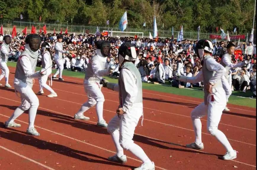 少年鲜衣怒马,生命御风而行——龙海一中第60届田径运动会暨第九届“环球杯”体育文化节开幕式隆重举行(图36) 少年鲜衣怒马,生命御风而行——龙海一中第60届田径运动会暨第九届“环球杯”体育文化节开幕式隆重举行(图36)