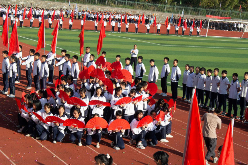 少年鲜衣怒马,生命御风而行——龙海一中第60届田径运动会暨第九届“环球杯”体育文化节开幕式隆重举行(图41) 少年鲜衣怒马,生命御风而行——龙海一中第60届田径运动会暨第九届“环球杯”体育文化节开幕式隆重举行(图41)