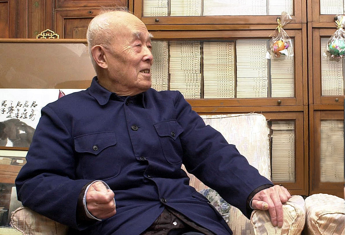 爱季羡林的散文，读他十句格言，尽显热爱生命之情，暗含人生真谛(图1)