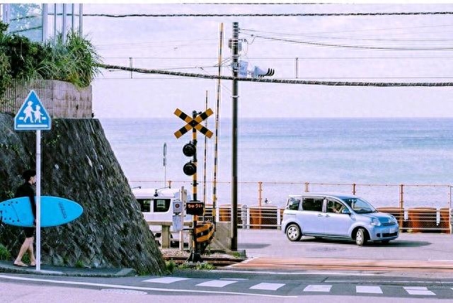 振奋人心的句子：世上没有捷径，通向成功的路都需要翻山越岭(图1)