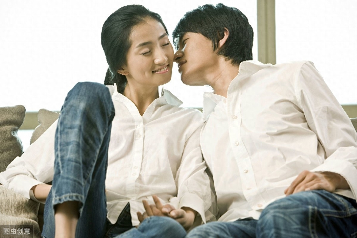 打动女人的情话短句，甜蜜撩心，听一句就沦陷(图2)