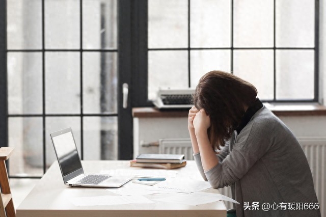 打工人文案经典语录，工作心态正能量，工作忙碌充实幽默句子(图4)