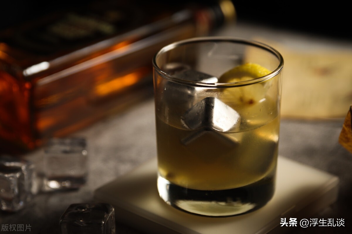 高级小众的微醺酒文案，句句醉人(图2)