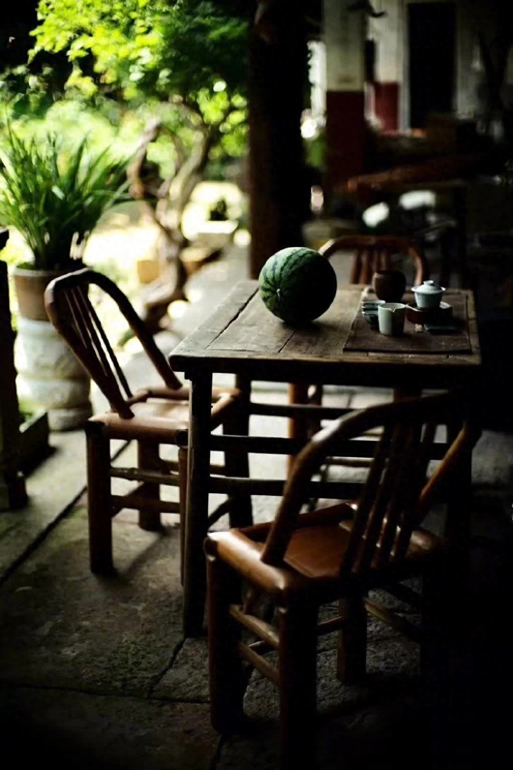 散文：离别七月，重逢八月，总是令人惆怅(图1)