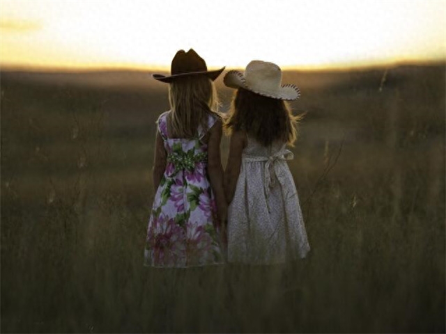 朋友圈发闺蜜合照怎么说 晒姐妹照片的说说句子(图2)