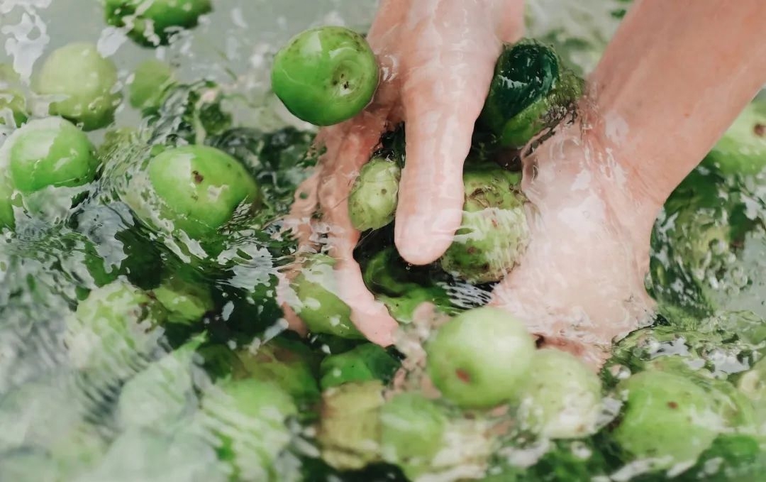 12句清凉夏日诗句，越读越凉快，第一句就让人沉醉(图5)