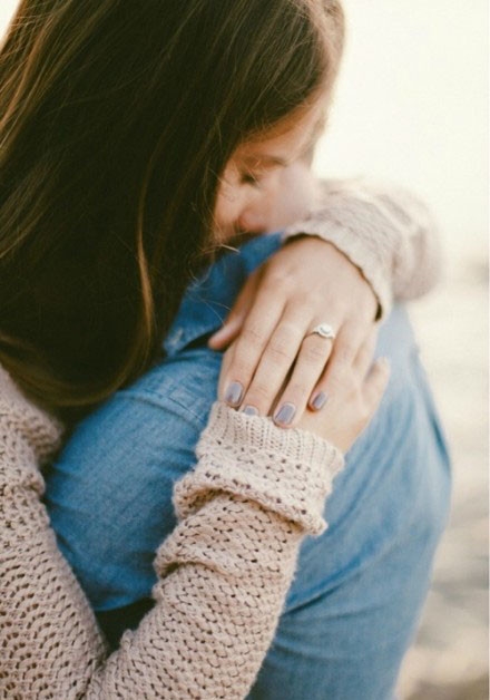 爱你很多，却只能留在心底，关于爱情的句子，句句虐心！(图1)