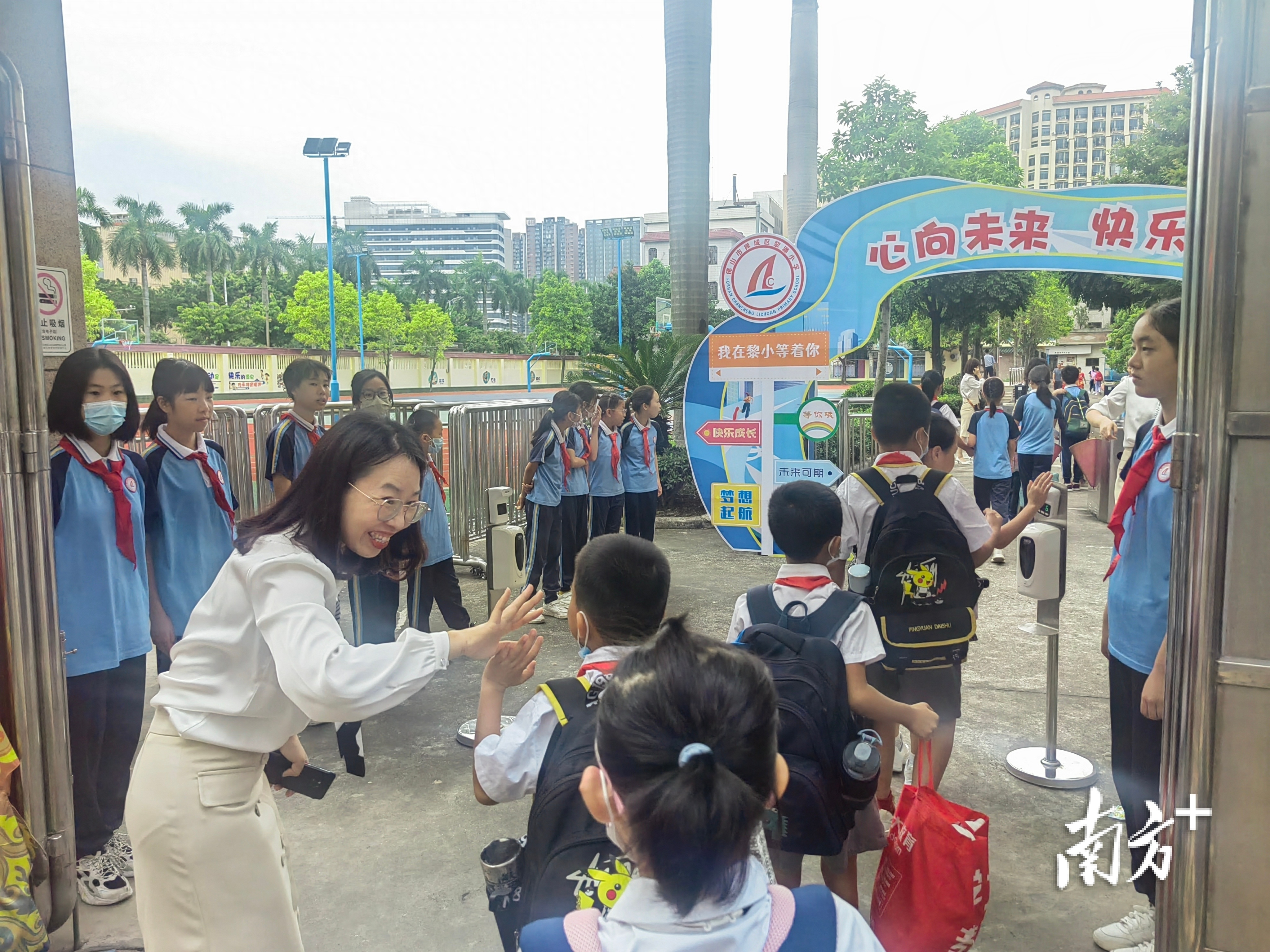 多图｜开学首日，禅城校园里的律动、书香、诗歌与远方(图6)