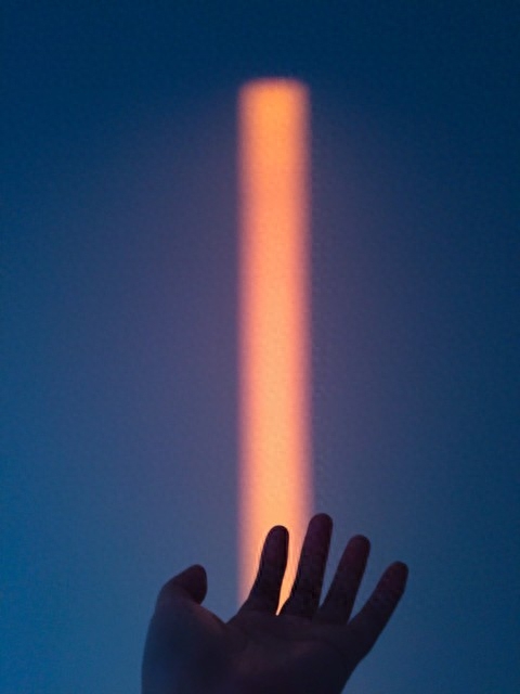 失去了太阳后还会有月亮，不管怎样，照进谷底的那束光都称为救赎(图2)