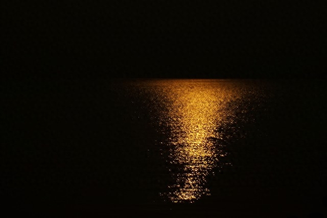 失去了太阳后还会有月亮，不管怎样，照进谷底的那束光都称为救赎(图5)