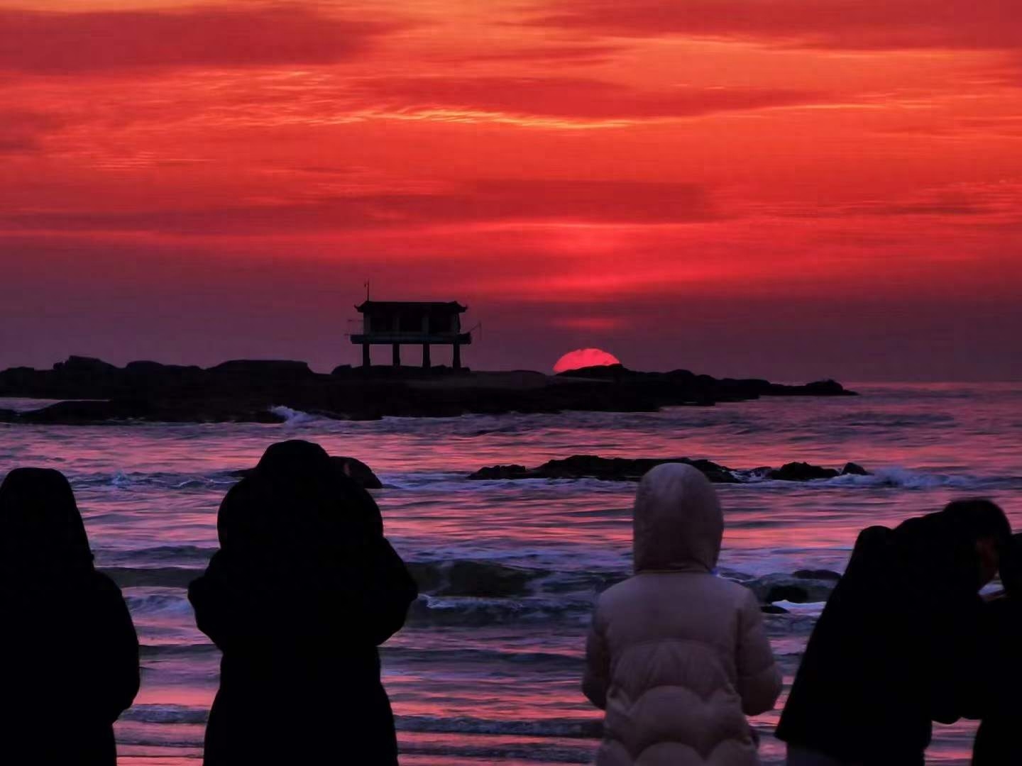 最美的海上日出!刚刚,日照迎来2022年第一缕曙光(图10) 最美的海上日出!刚刚,日照迎来2022年第一缕曙光(图10)