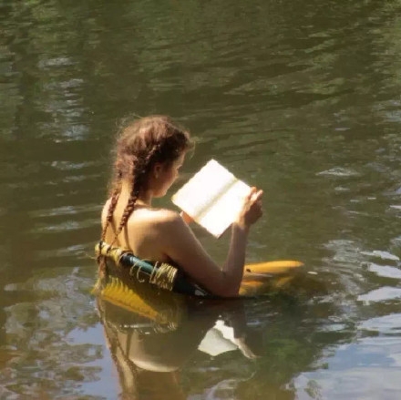 38条关于爱情的甜甜小句子：温山软水繁星千万不及你眉眼半分(图4)