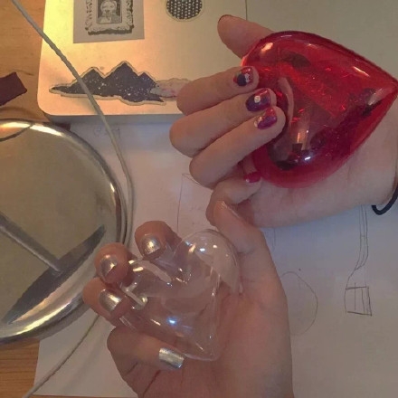 38条关于爱情的甜甜小句子：温山软水繁星千万不及你眉眼半分(图6)