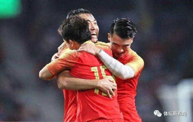 恒大国脚冯潇霆深夜发英文鸡汤文：球迷翻译出是李小龙名言！(图1)