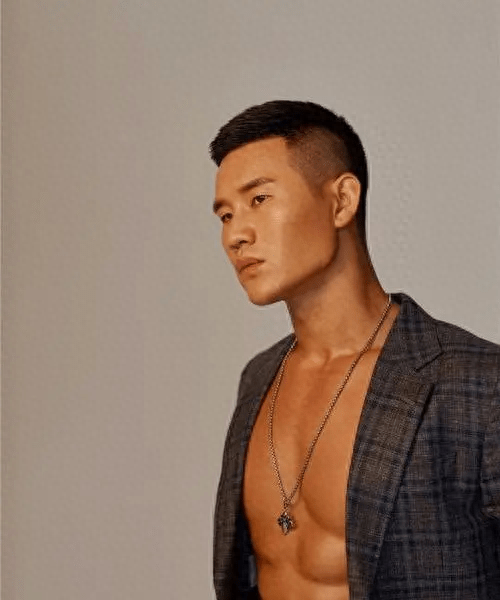 谢孟伟扮演关羽造型，却惨遭网友吐槽“史上最丑”，气质差多了(图3)