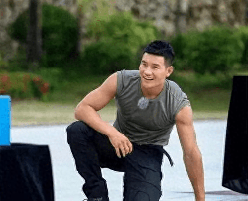 谢孟伟扮演关羽造型，却惨遭网友吐槽“史上最丑”，气质差多了(图4)