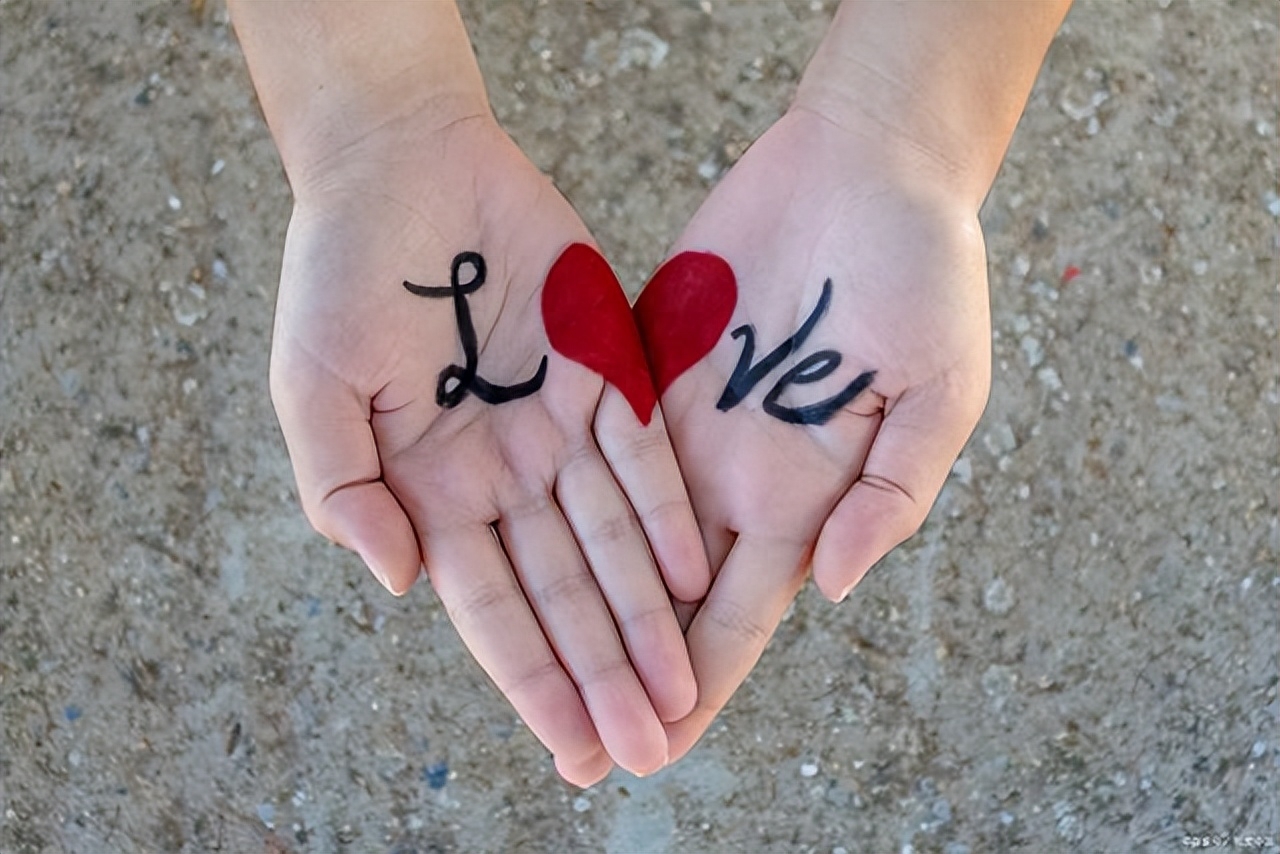 浪漫爱情句子短句（给最爱的人的真心表白）(图1)