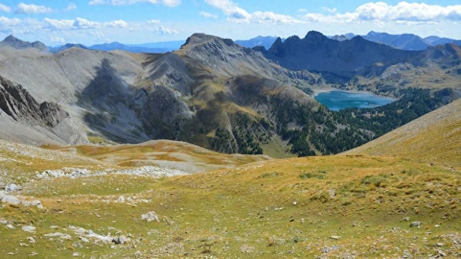 登山攀峰，极目远眺，山顶风景独好的句子分享(图4)