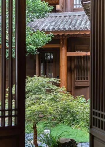 轻聆夏之声，半山听雨，凡尘轻抚曲，泪痕之外(图1)