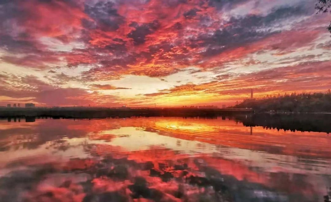 诗词鉴赏-预卜明朝天色好，古诗词里的晚霞，品读让人心醉的落霞(图23)
