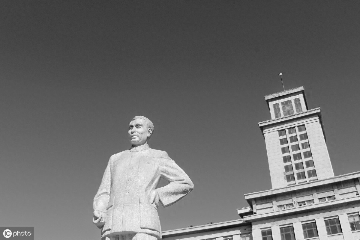 职场形象要符合自己的职场角色，否则人家会怀疑你不称职(图1)