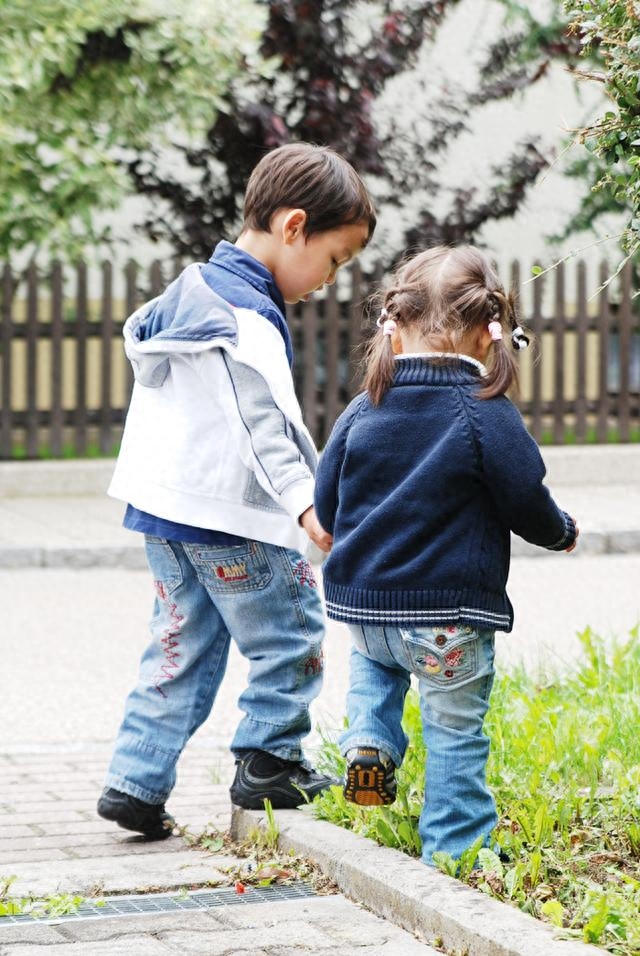 借力借势养娃：为什么欧美相信"养个好孩子需要全村的力量"？(图2)