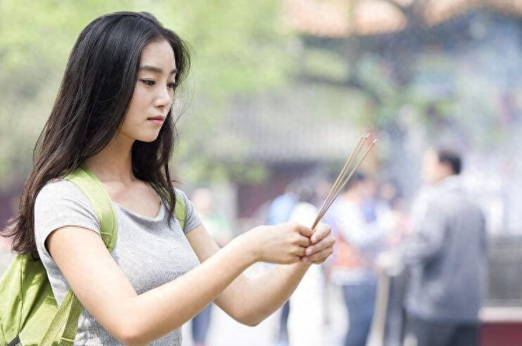烧香拜佛祈福的时候应该说什么，祈福转运接好了！(图3)