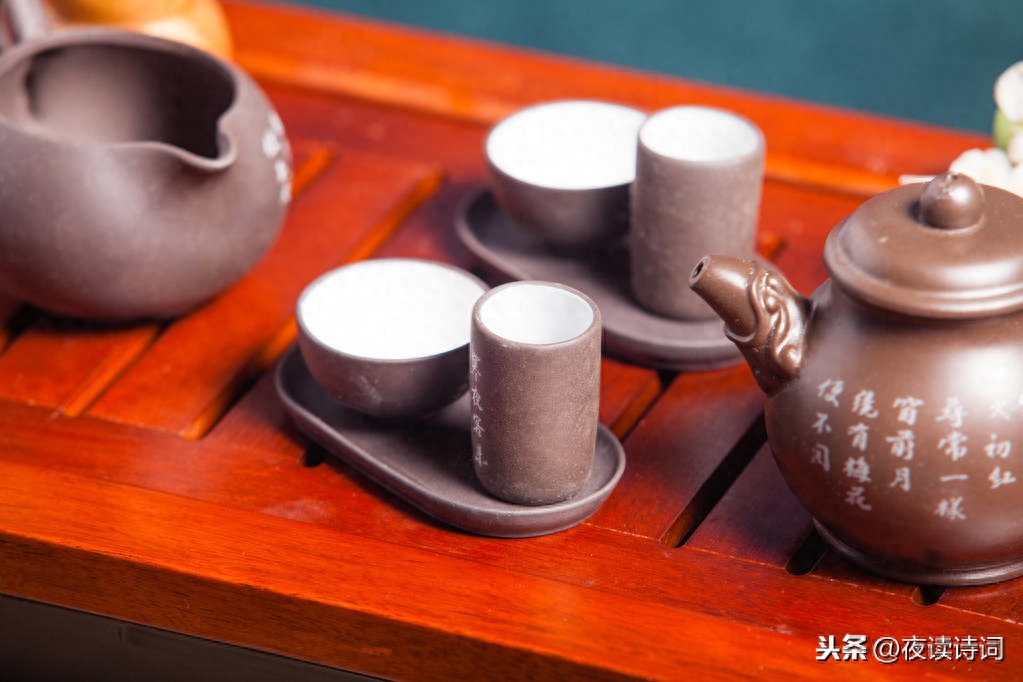 「夜听美文」遇过的人，读过的书，走过的路，就是你的人生格局(图3)