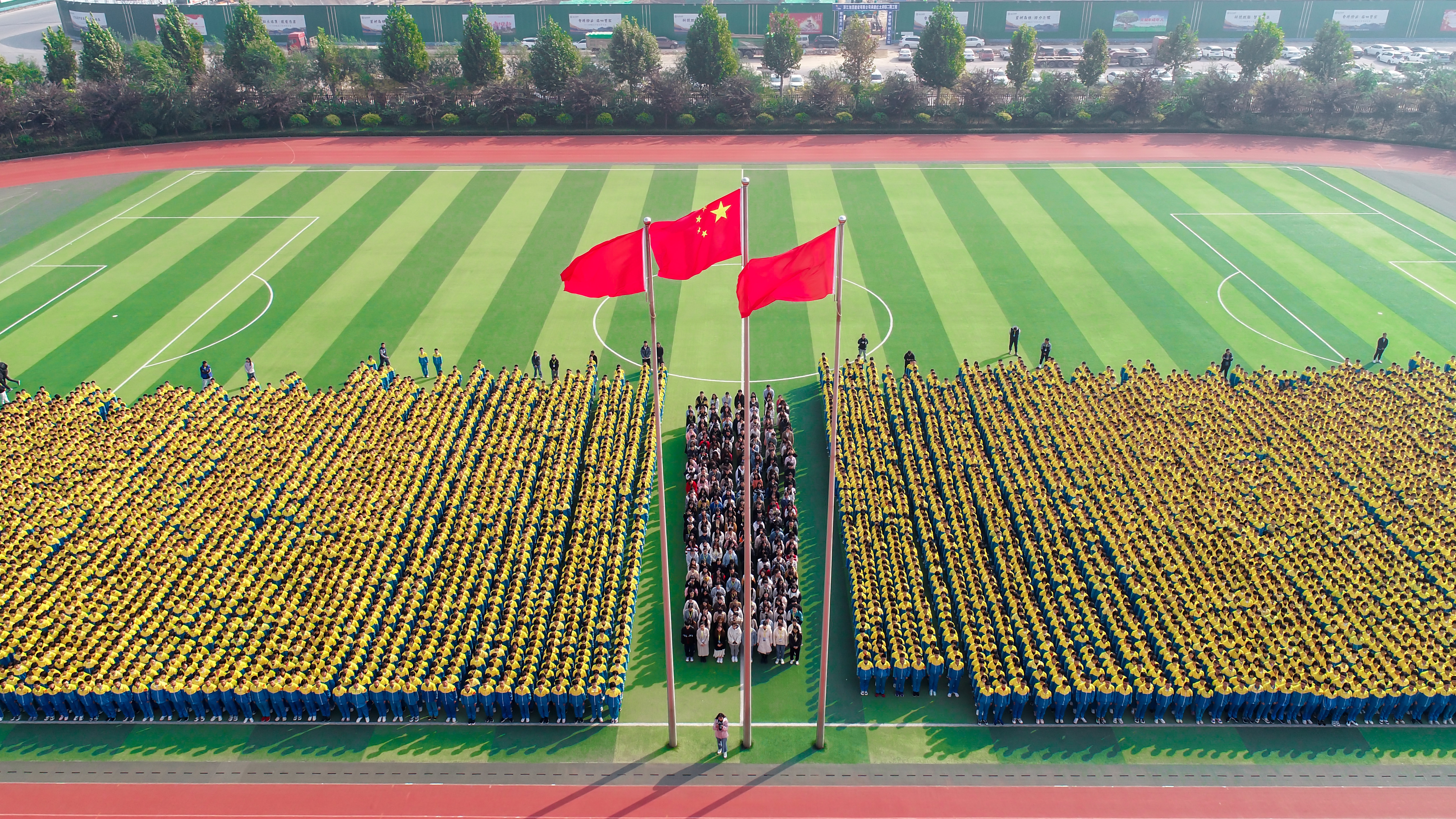 清河志臻｜我追随的光，是五角星的星光——记我校周一升旗仪式(图1)