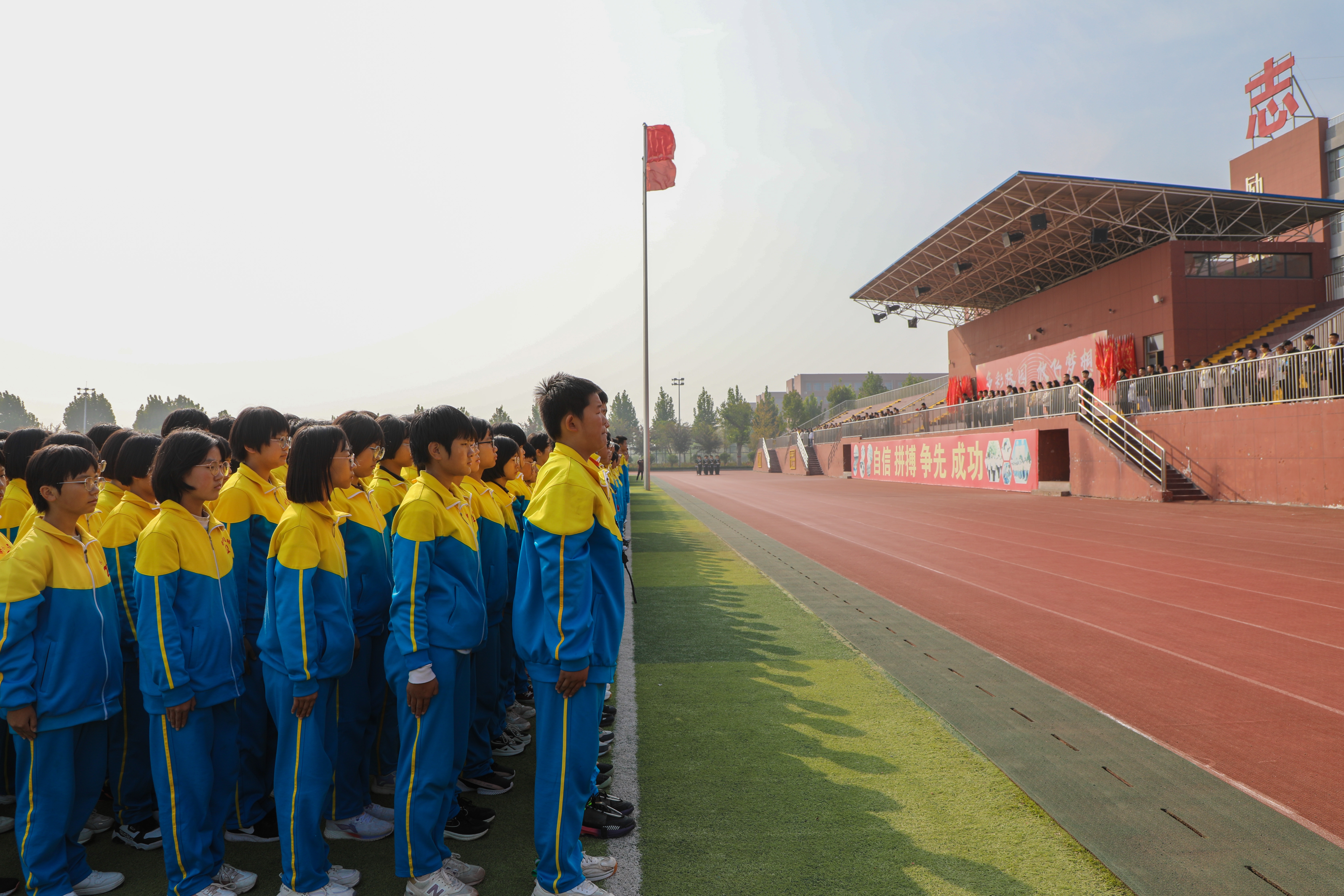 清河志臻｜我追随的光，是五角星的星光——记我校周一升旗仪式(图8)