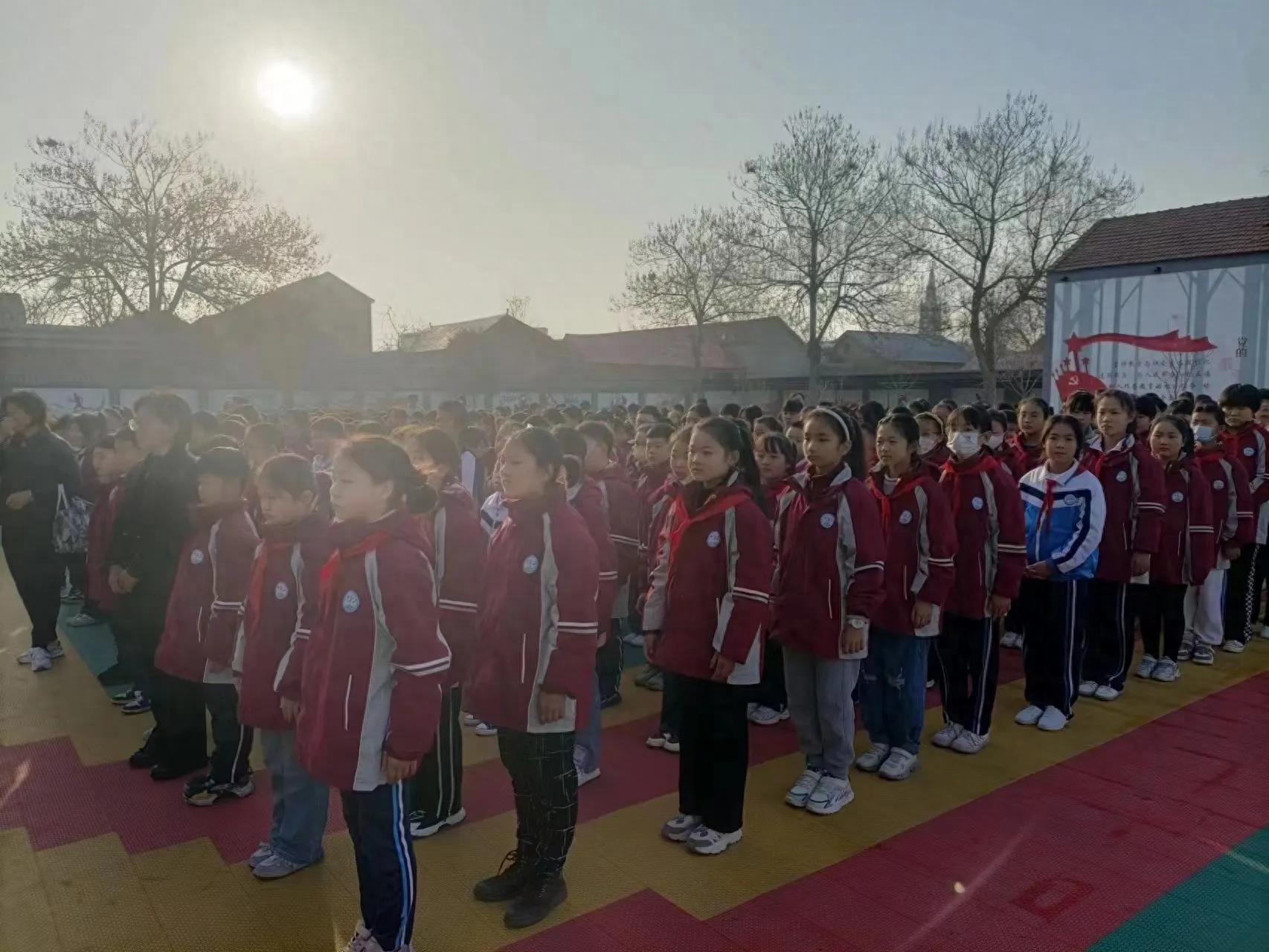 国旗飘飘，伴我成长——升旗仪式(图1)