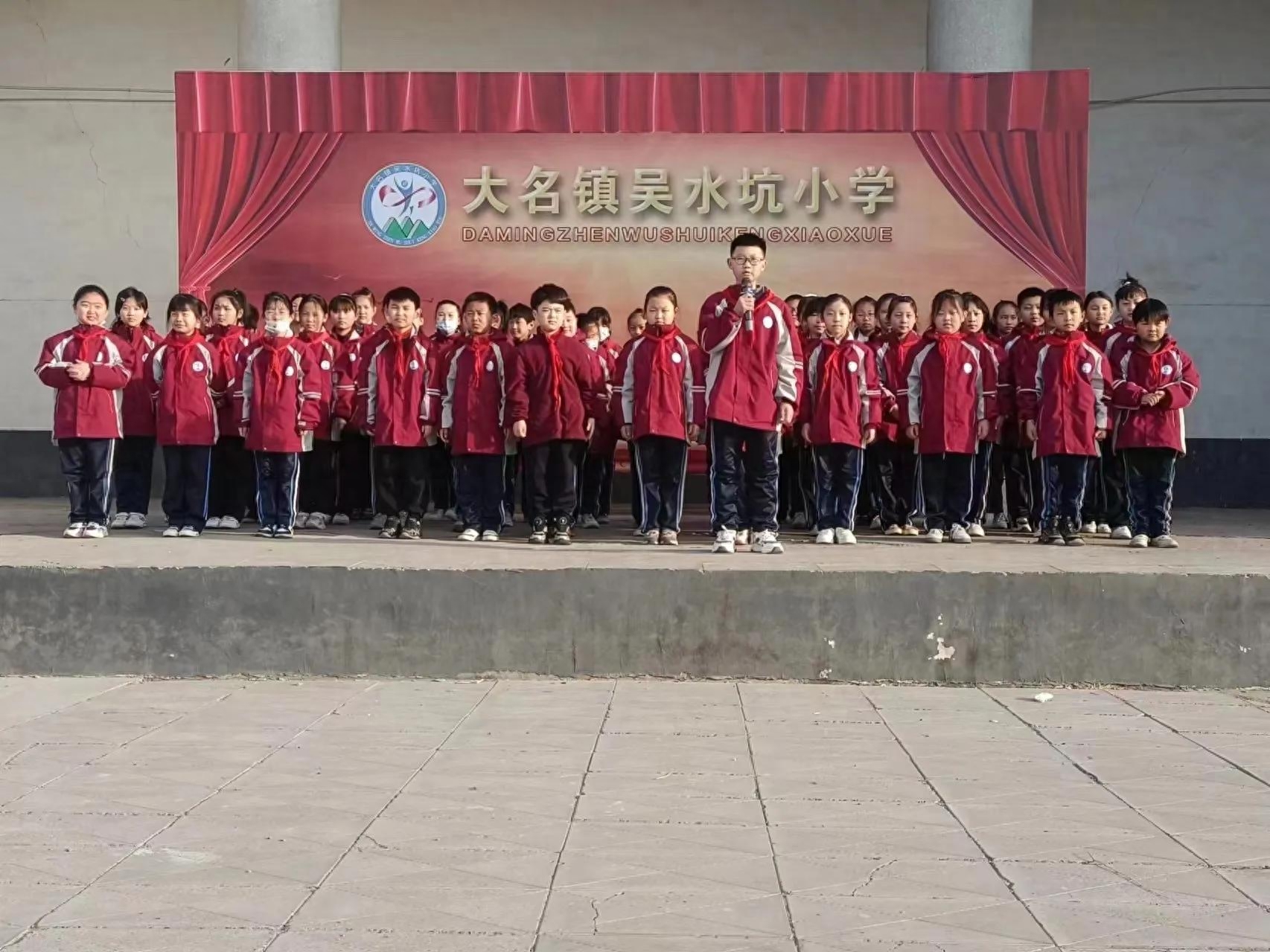 国旗飘飘，伴我成长——升旗仪式(图3)