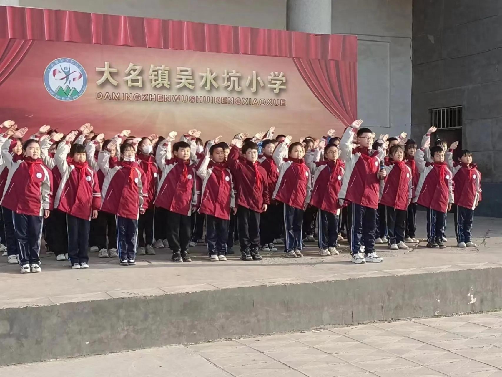 国旗飘飘，伴我成长——升旗仪式(图5)