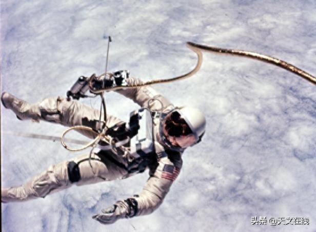 探索未知太空旅程中，21个激励人心的天文名言(图1)