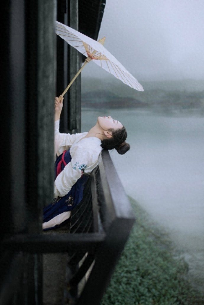 发微信的秒赞文案说说：我用执着，烧死了所有的幼稚和任性(图5)