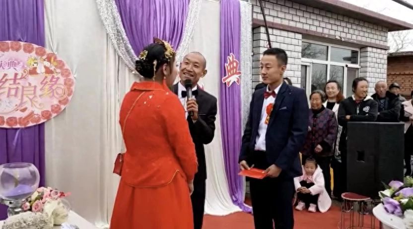 “奥利给”大叔爆火朋友圈：我们是世间的尘埃，却是自己的英雄(图11)