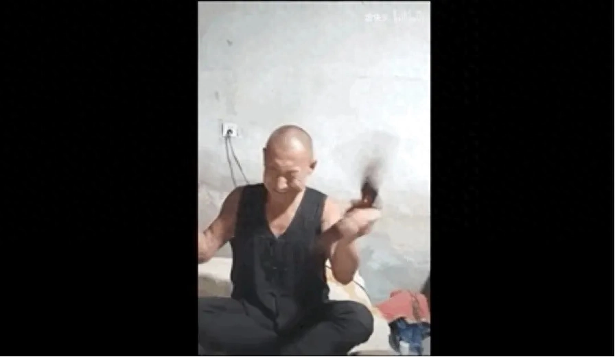 “奥利给”大叔爆火朋友圈：我们是世间的尘埃，却是自己的英雄(图13)