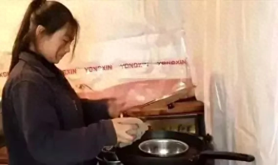 “奥利给”大叔爆火朋友圈：我们是世间的尘埃，却是自己的英雄(图25)