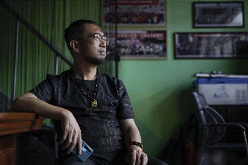 “奥利给大叔”被看见之后(图3)