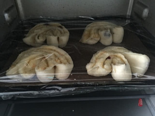 面包是富足生活中改换口味的调剂品,也是深受大家喜爱的早餐(图18) 面包是富足生活中改换口味的调剂品,也是深受大家喜爱的早餐(图18)